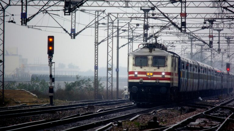 Détection des défauts de la voie ferroviaire : prévention des risques et optimisation de la maintenance 